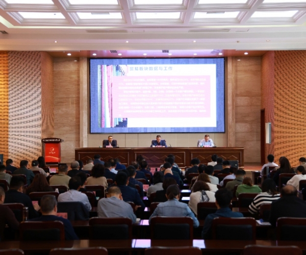 稳扎稳打，持续开拓奋进； 思绪立异，力争优质生长