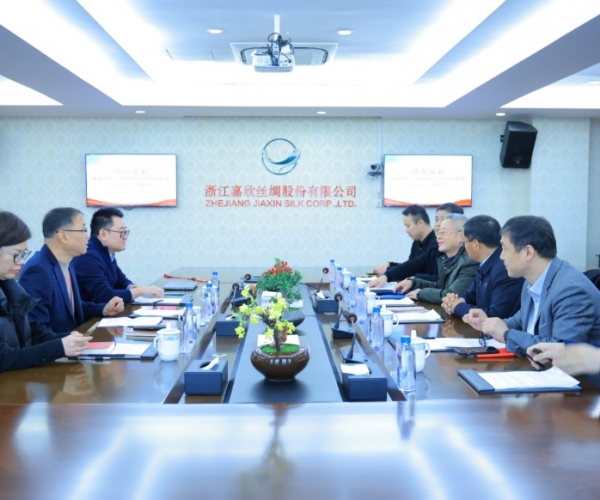 中国纺织品收支口商会曹甲昌会长一行来访调研 深入调研外贸走势，携手探寻前行新径