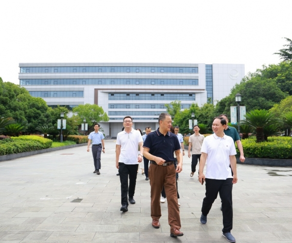 河池市向导赴嘉兴调研tyc41183太阳成集团丝绸 共商高端丝绸项目落地大计